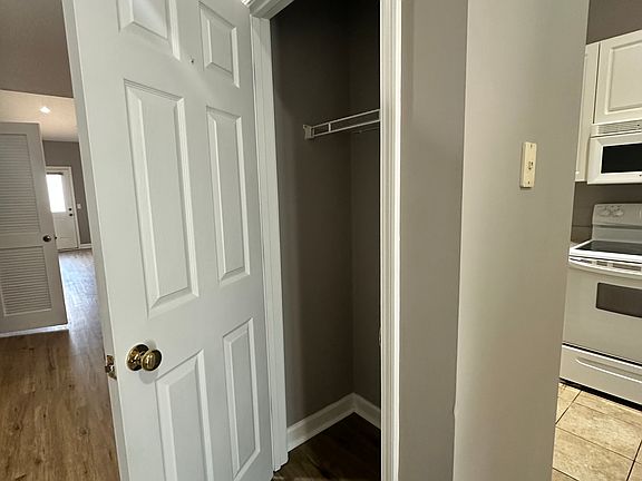 5th image of 459 Moss Creek Ln