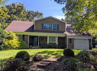 37 Woodville Rd, Shoreham, NY 11786