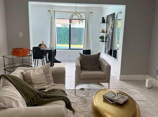 8531 NW 25th St, Sunrise, FL 33322