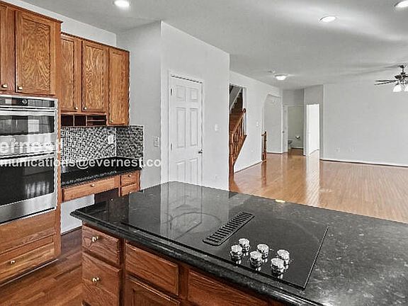 4th image of 800 Fairwood Dr