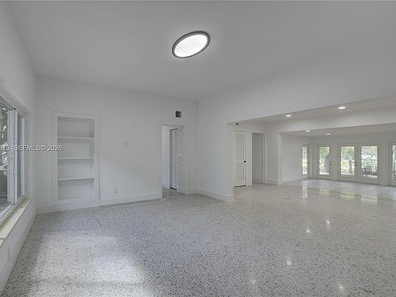 5th image of 616 SW 11th Ct