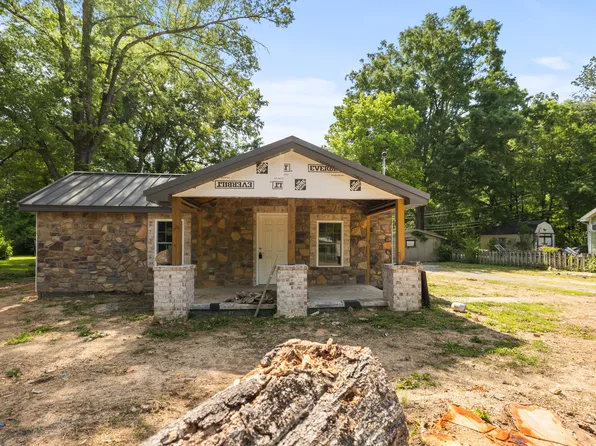 1432 Happy Valley Rd, Rossville, GA 30741