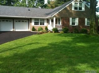 26 Chelsea Dr, Syosset, NY 11791