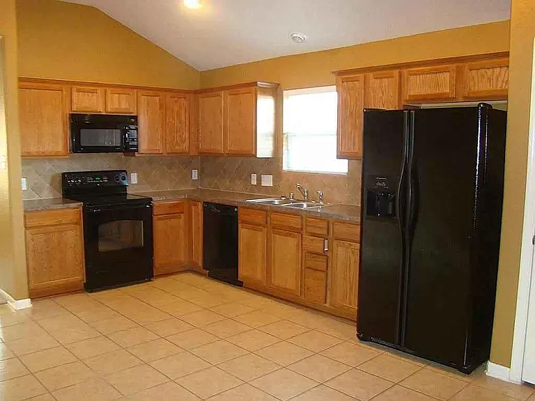 8406 Tararin Ln — Photo 5