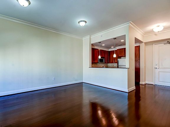 3rd image of 601 Main St APT 421