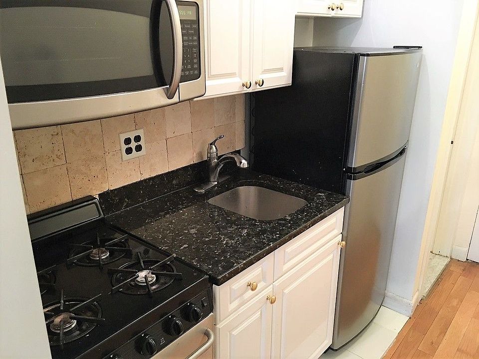 2nd image of 205 W 13th St APT 5E