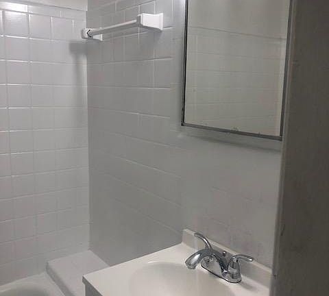 4th image of 1047 Euclid Ave APT 10
