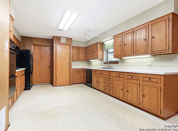 4th image of 9909 Big Geronimo St