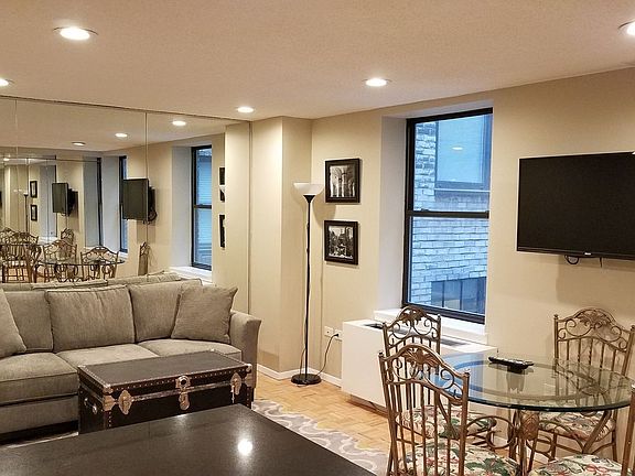 3rd image of 150 W 51st St APT 1601