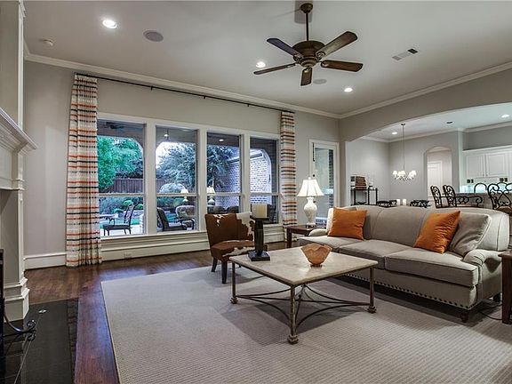 4th image of 5816 Versailles Ave