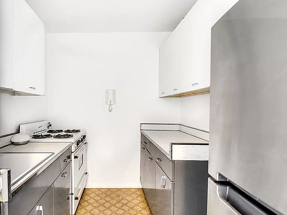 4th image of 165 W End Ave APT 18A
