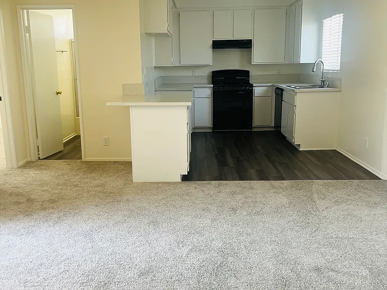 Cordary Apartments — Photo 17