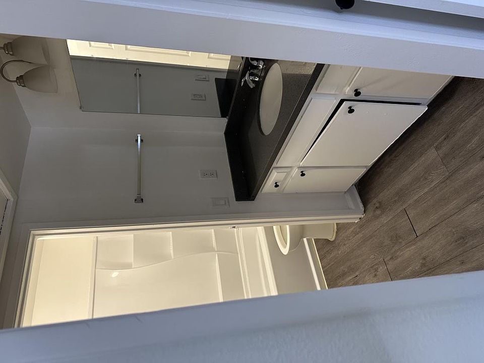 1st image of 520 E Avenue Q4
