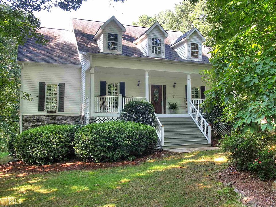1st image of 560 Stoneybrook Dr