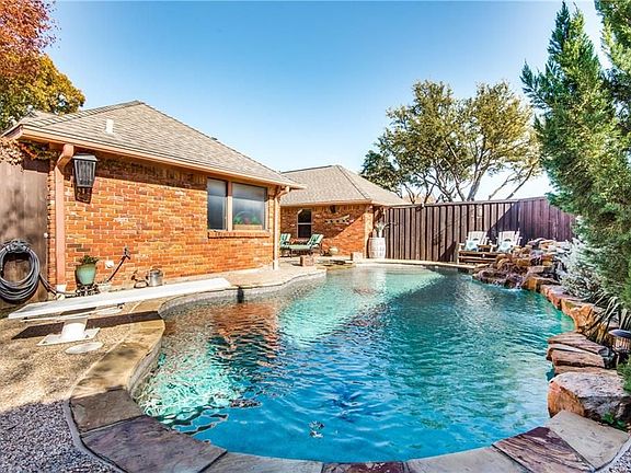 5th image of 2530 Briardale Dr