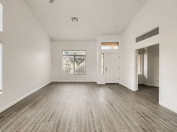 3rd image of 1517 E Black Diamond Dr
