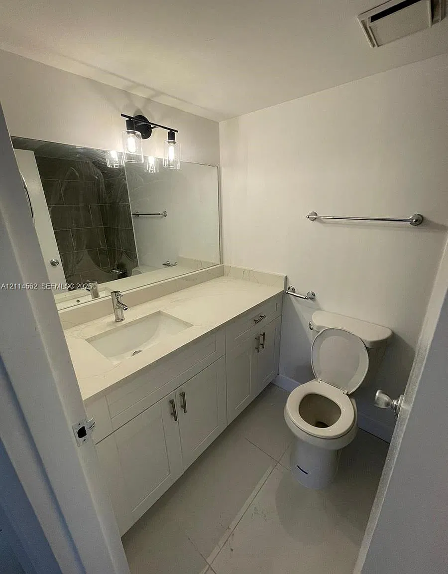 Heritage Circle Condo — Photo 4