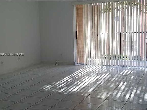 3rd image of 13707 Kendale Lakes Cir APT 203