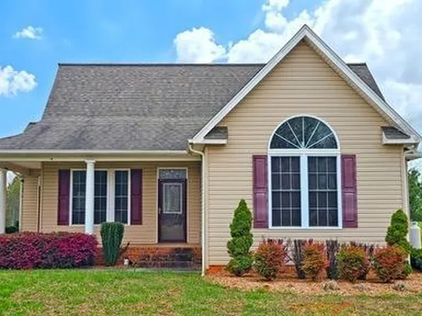 138 Happy Trails Ln, Appomattox, VA 24522