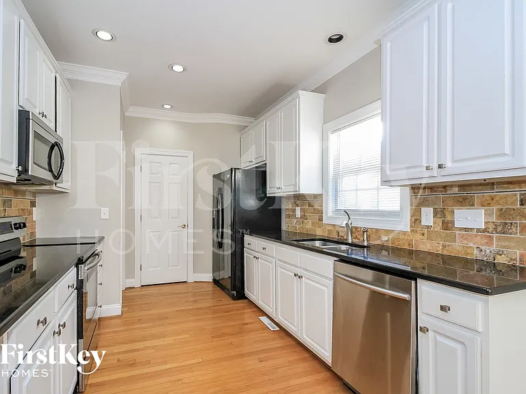 1835 Austin Place Ln — Photo 6