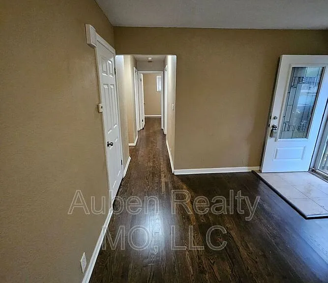 7400 E 109th St — Photo 4