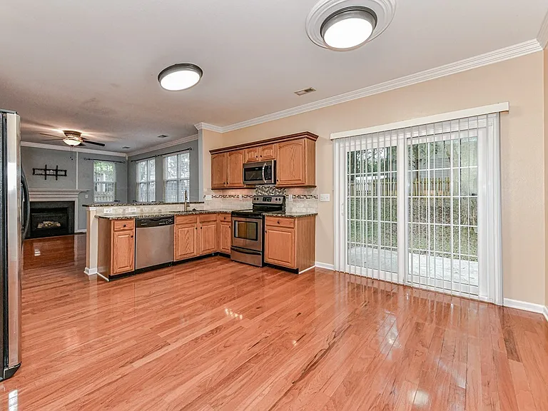 17201 Commons Crossing Dr — Photo 23