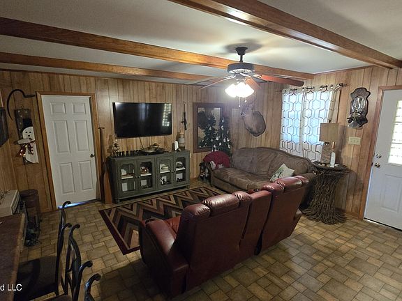 3rd image of 1104 Langford Rd