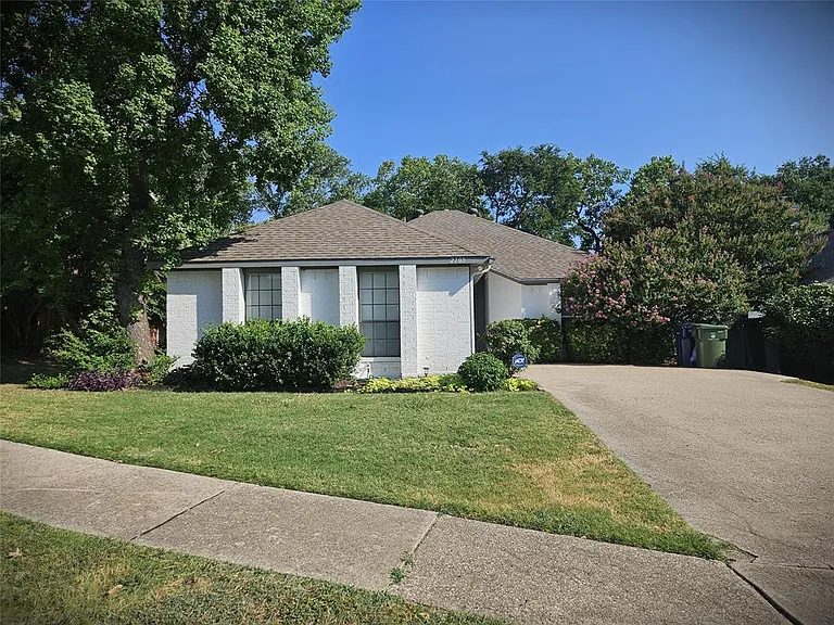2705 Francisco Dr — Photo 4