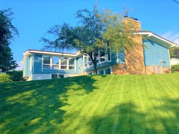 201 Sunset Ave, Petoskey, MI 49770