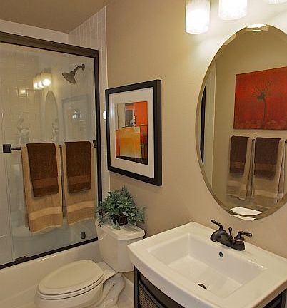 Lower Level Bath