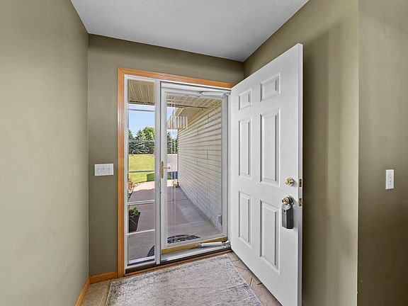 5th image of 34215 Grange Cir