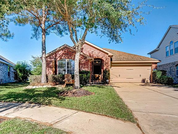 1 story brick exterior.