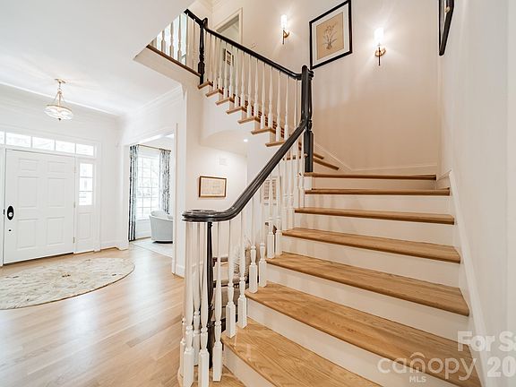 4th image of 5110 Oxford Crescent Ct