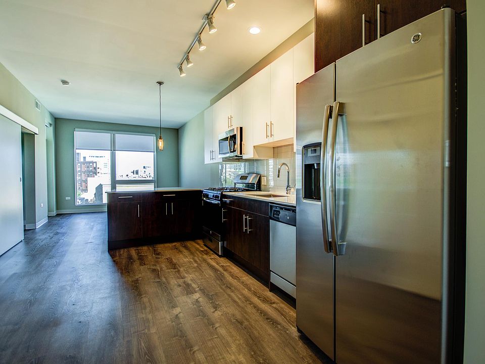 1st image of 851 W Grand Ave #207F