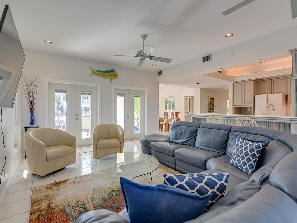 Fully Furnished Living Room