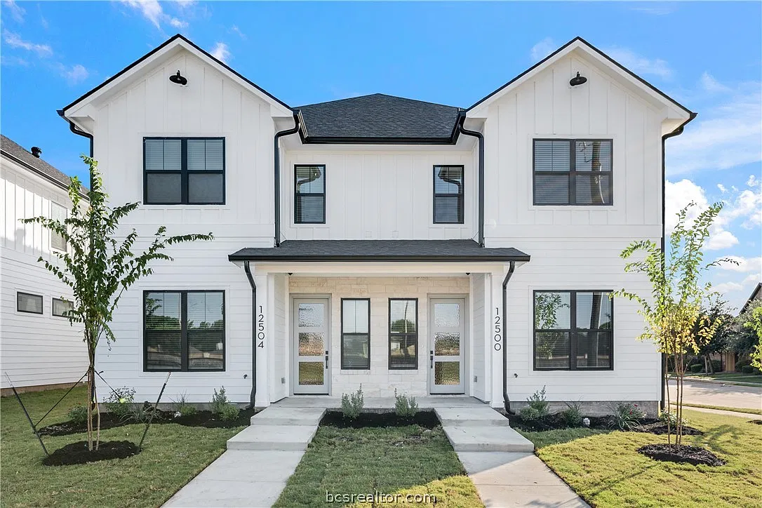 5 bed, 2400 sqft, $3,950 — Photo 1
