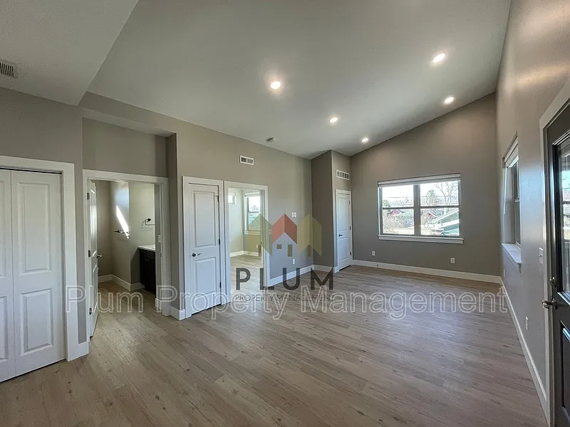 2 bed, 1.0 bath, 848 sqft, $1,830 — Photo 3