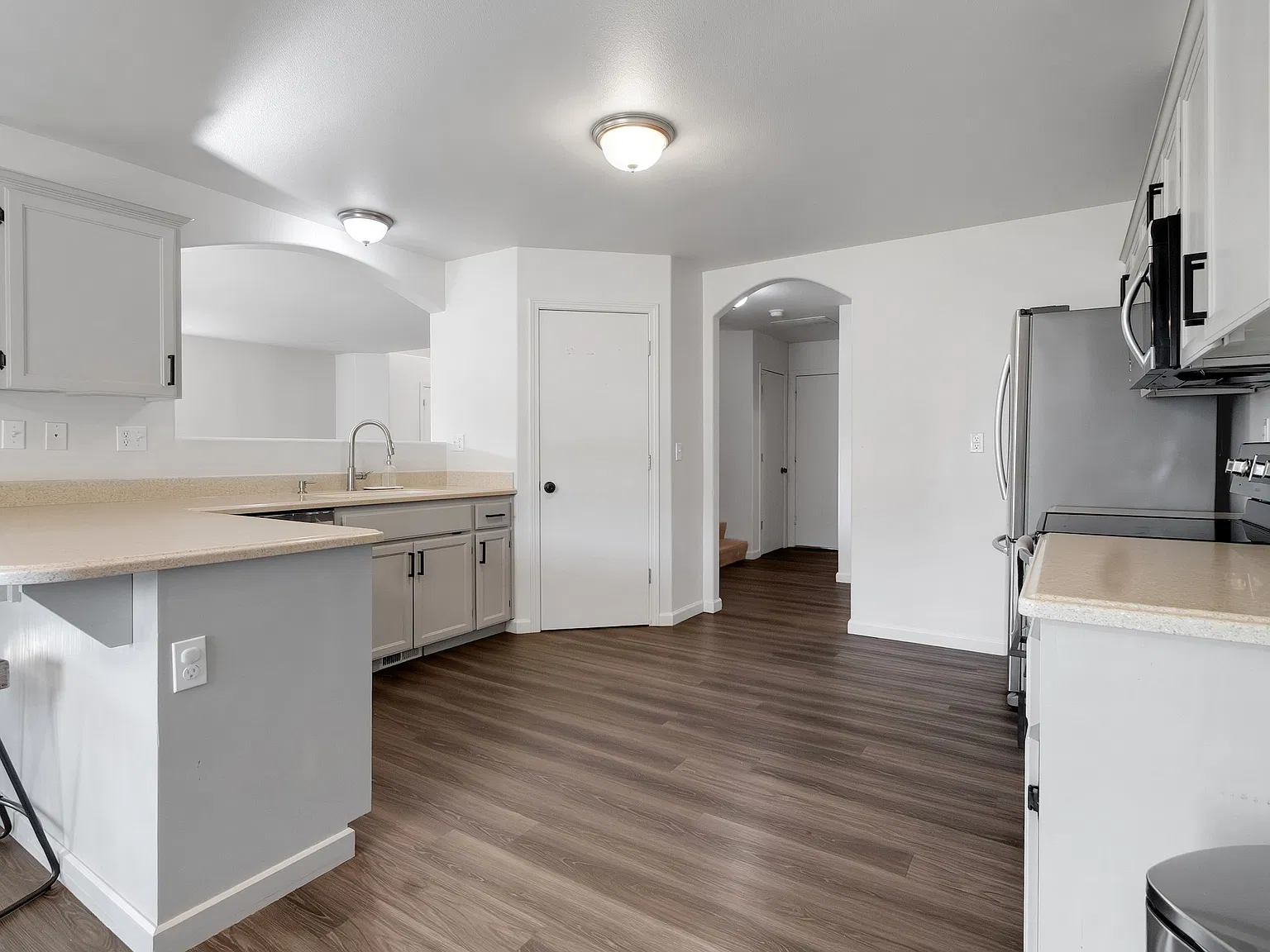 5 bed, 2466 sqft, $3,200 — Photo 4