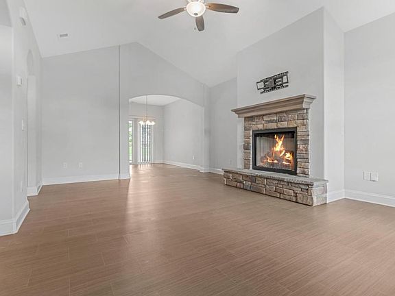 4th image of 2319 Davenport Ct