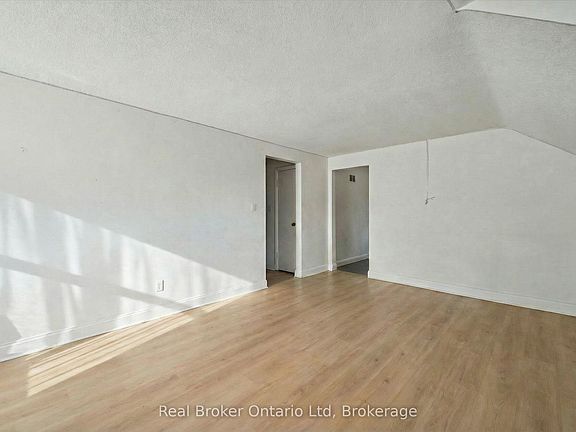5th image of 68 Highland Rd W