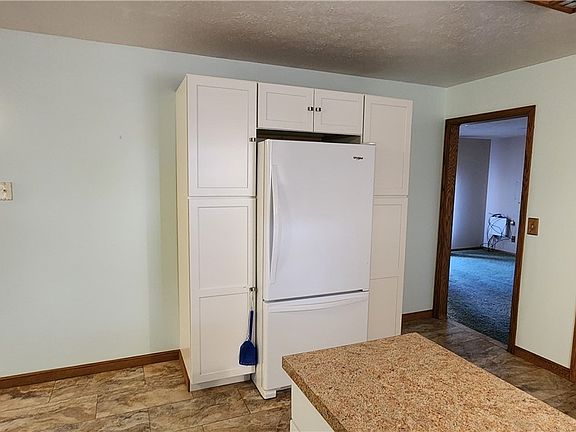 4th image of 612 McKenna Dr