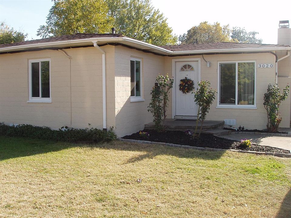 1st image of 3020 32nd Ave