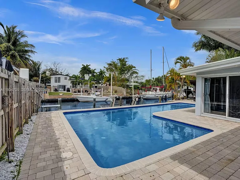 2525 Gulfstream Ln — Photo 21