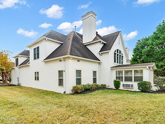 4th image of 9904 Giverny Cir