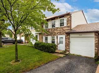 1424 Ash Ct, Carol Stream, IL 60188