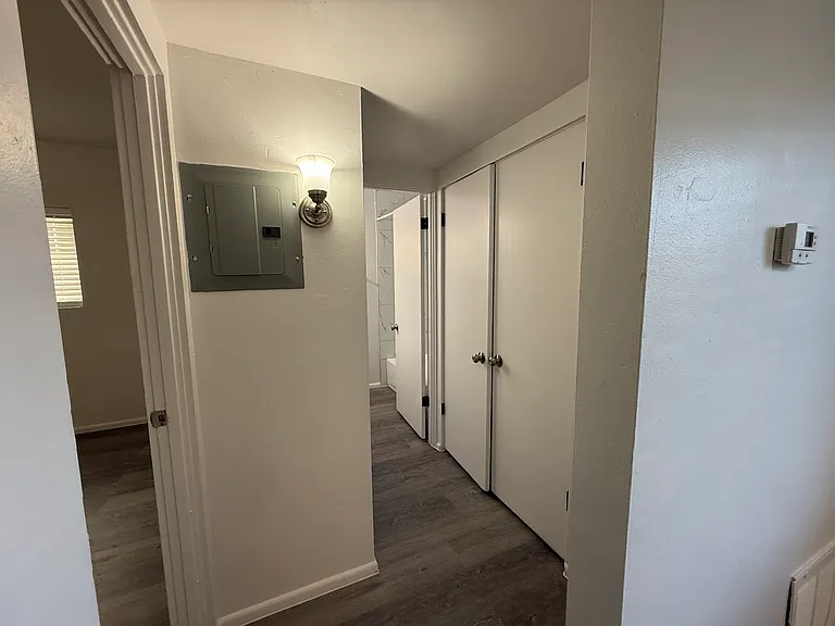 330 W Medlock Dr #107 — Photo 6