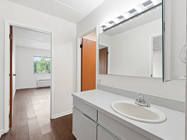 5 Linden St #6I — Photo 16