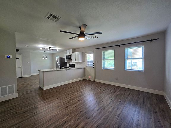 4th image of 3504 Woodlake Dr