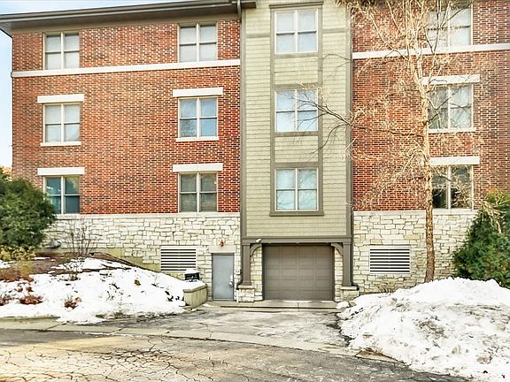 3rd image of 275 E Railroad Ave Unit 101