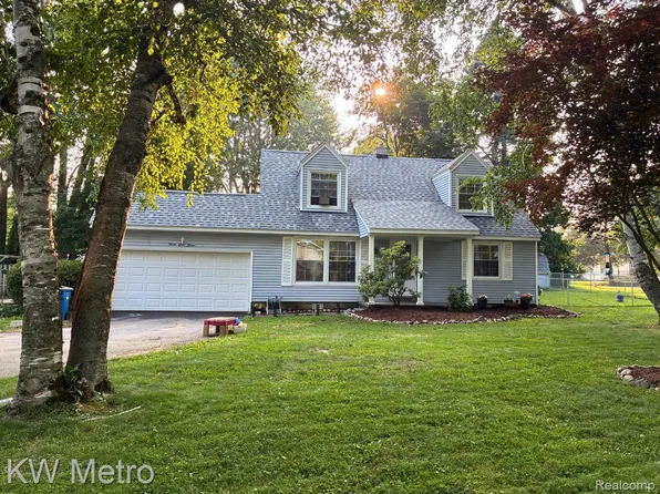 3811 Maiden St, Waterford, MI 48329